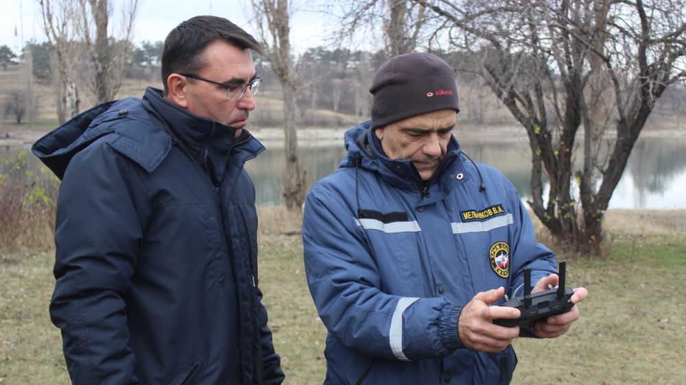 Сергей Садаклиев осмотрел беспилотные летательные аппараты, поступившие на вооружение аварийно-спасательной службы «КРЫМ-СПАС»