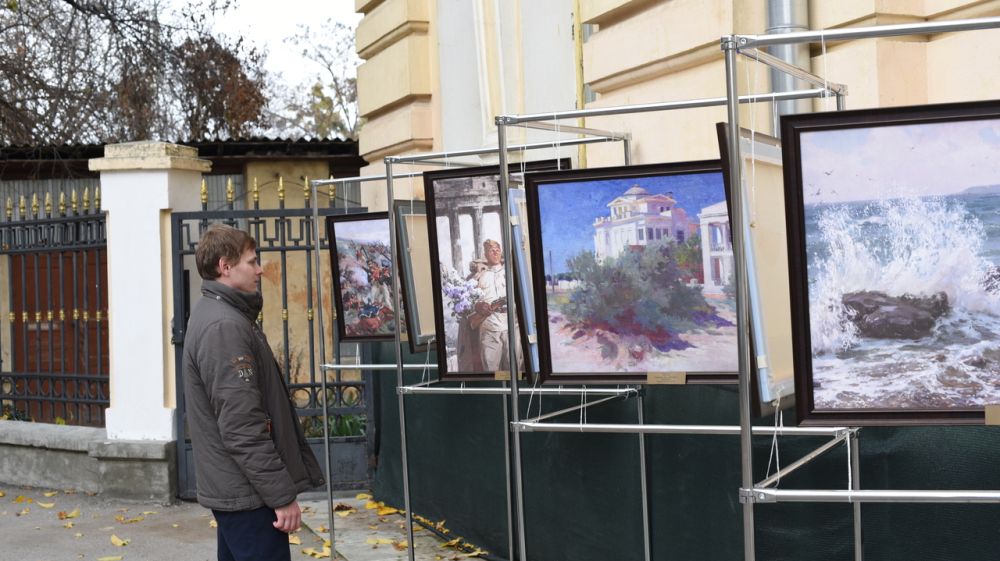 Уличные выставки, акции, экскурсии и лектории проведены к Международному дню художника