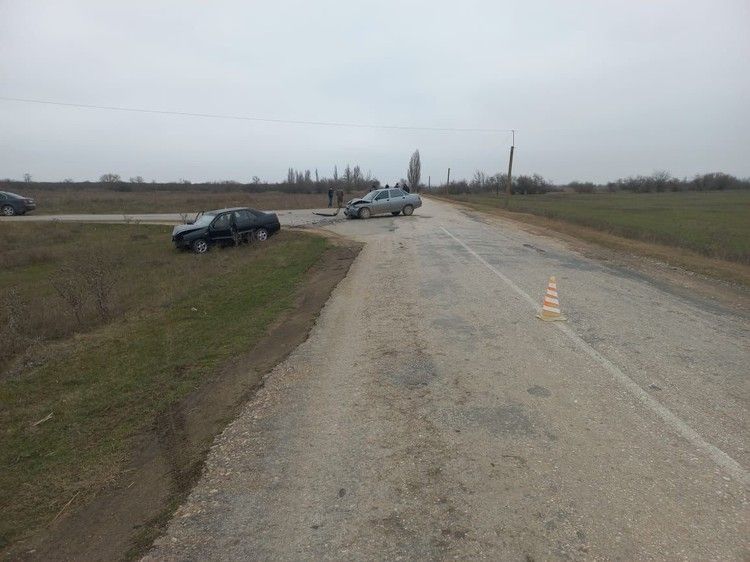 В Нижнегорском районе Крыма в ДТП пострадали четыре человека 24 января