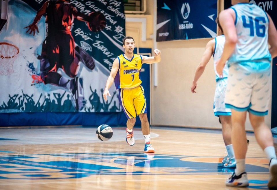 Крымские баскетболисты уступили в третьем матче подряд