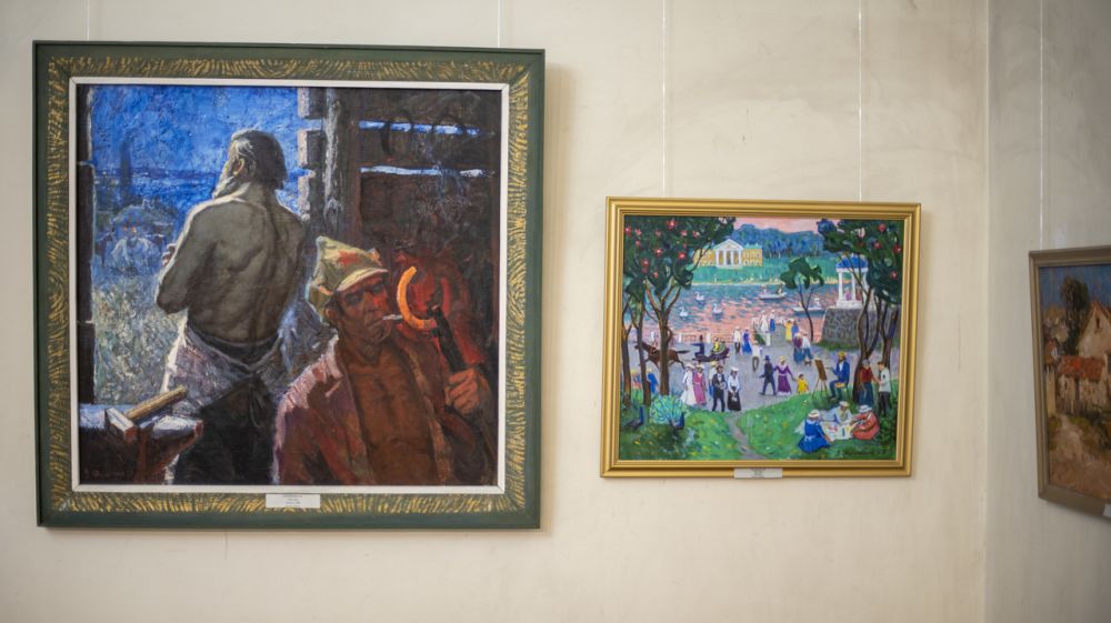 Выставка к 100-летию крымских художников представлена в Симферополе