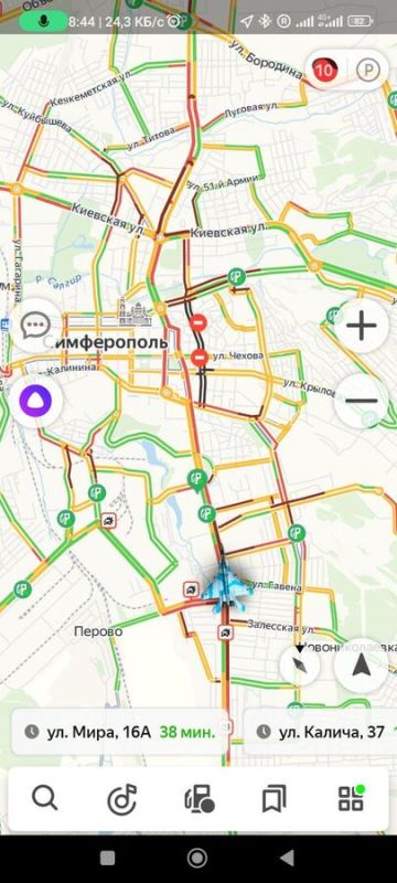 Снежная буря обрушилась на Крым: дороги &quot;сковали&quot; 10-балльные пробки