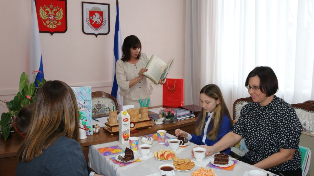 Министр культуры Республики Крым встретилась с юными крымчанами