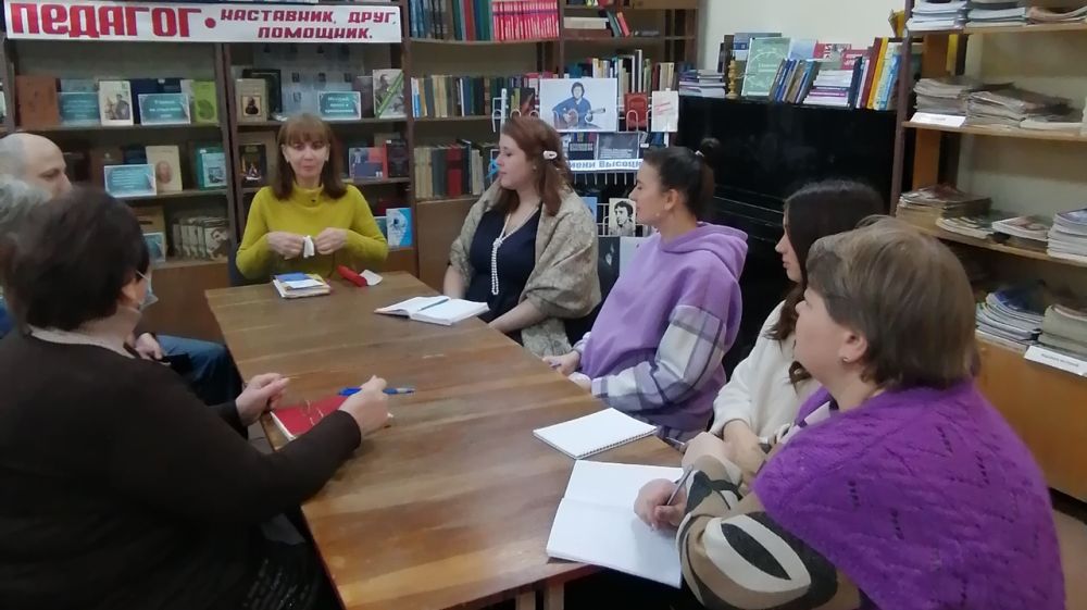 Специалисты Республиканской библиотеки им. И. Гаспринского провели кураторские выезды в города и районы Крыма