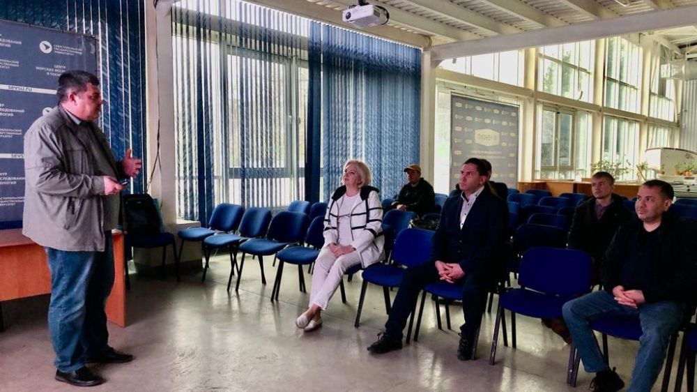 Сотрудники департамента госохраны культурного наследия Министерства ...