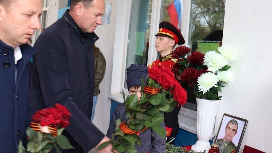 Погиб при исполнении. Памятная доска в школе. Герои земляки. Открытие мемориальной доски в школе.