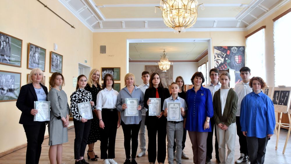 Свыше 700 крымских школьников стали участниками проекта «Я – театрал!»
