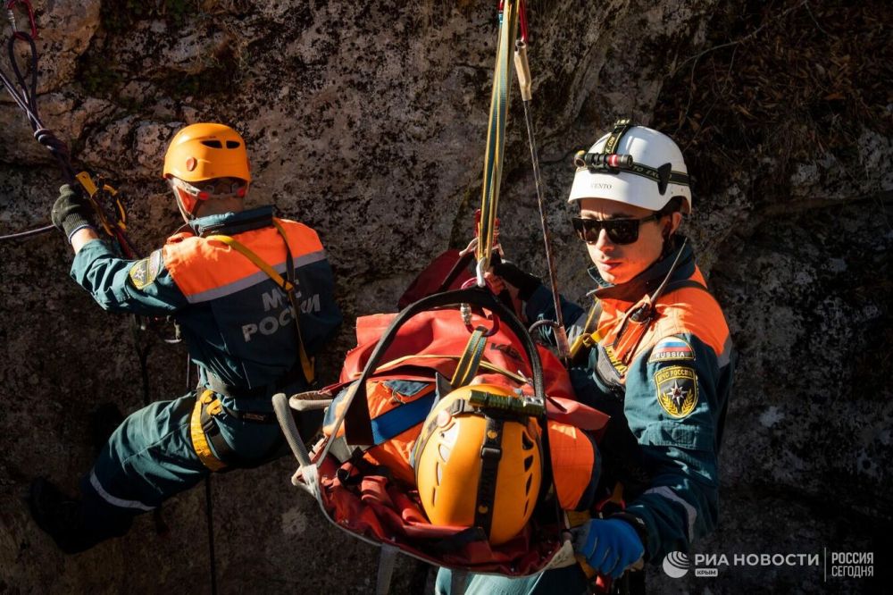 Сила шестерых у одного: как работают в Крыму горные спасатели