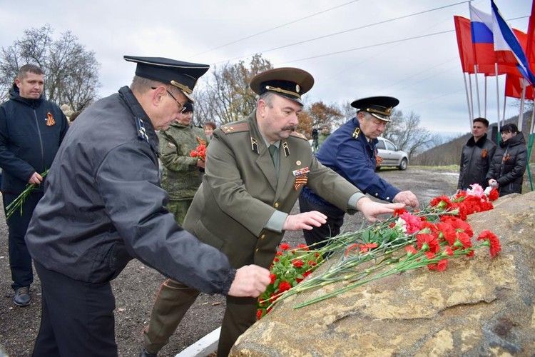 Памятник партизанам, Верхнеуральск